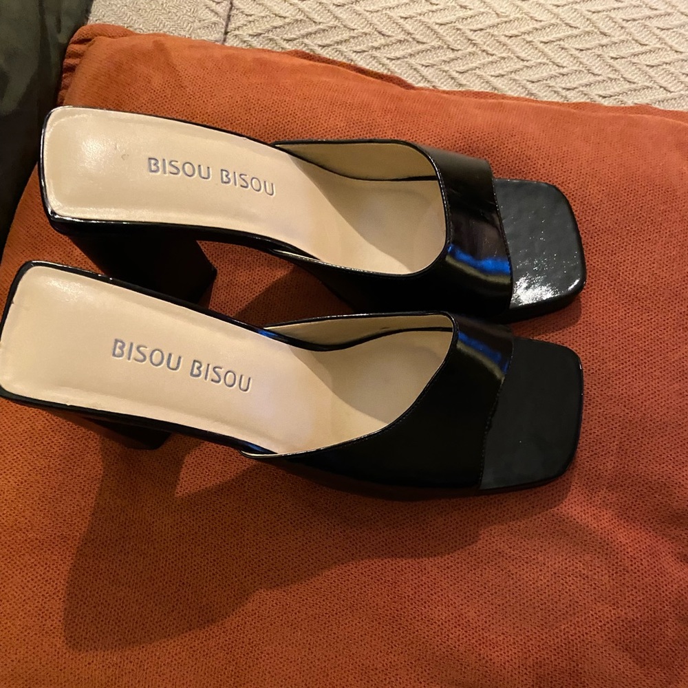 Bisou Bisou Black Sandals - Picture 3 of 6